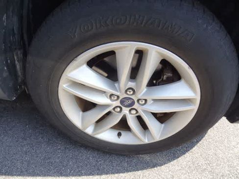 Used 2018 Ford Edge SEL AWD/4WD image 11
