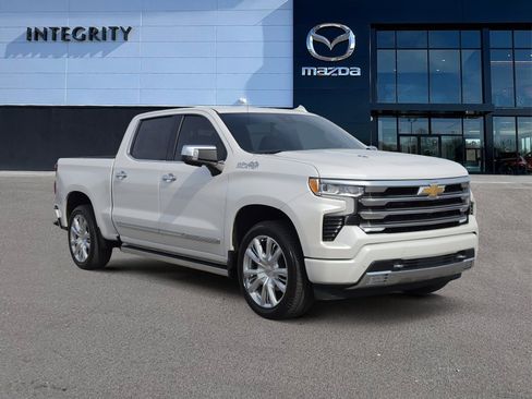 Used 2024 Chevrolet Silverado 1500 High Country w/ Technology Package image 2