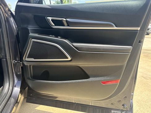 Used 2025 Kia Telluride LX FWD image 15