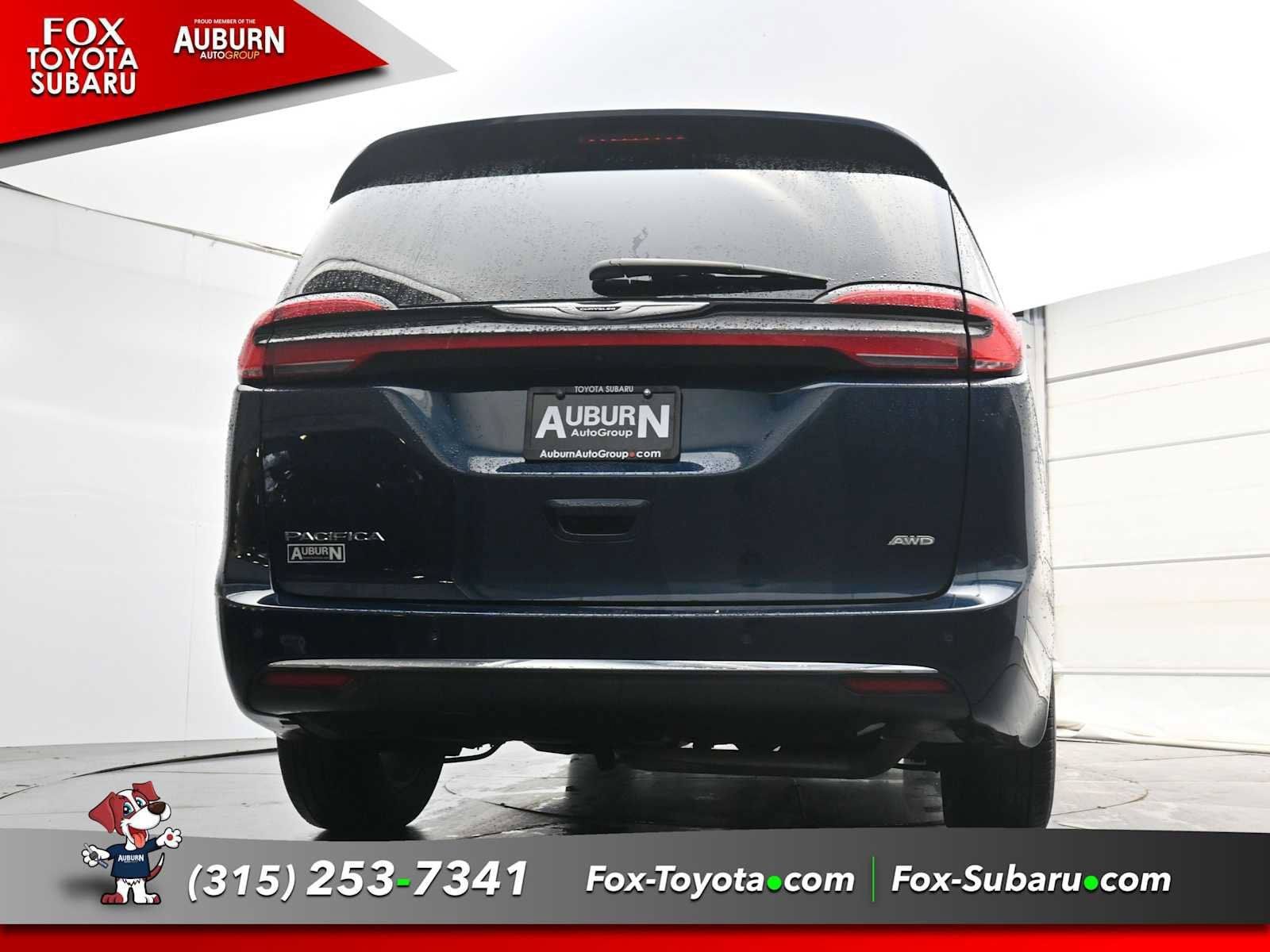 Used 2023 Chrysler Pacifica Touring-L AWD/4WD image 19