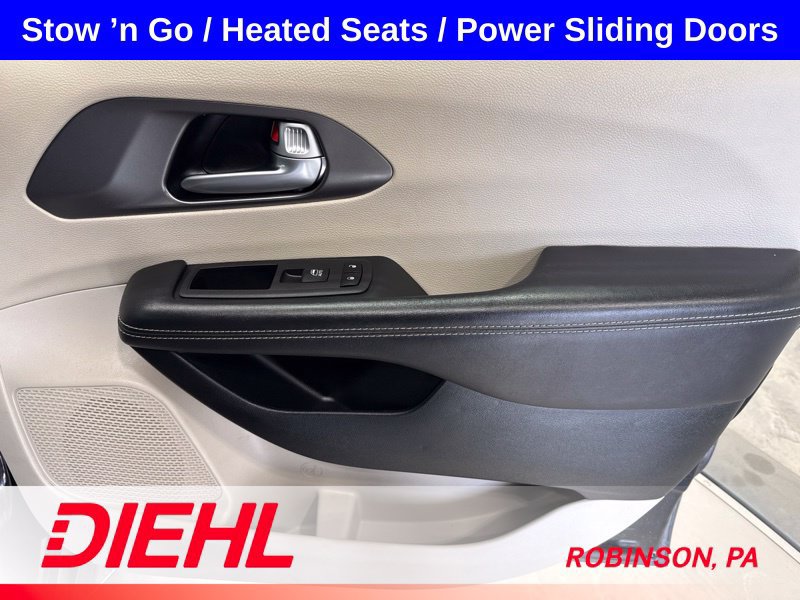 Used 2024 Chrysler Pacifica Touring-L FWD image 17