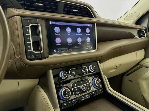 Used 2021 GMC Yukon Denali w/ LPO, Illumination Package AWD/4WD image 17