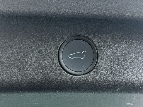 Used 2021 Tesla Model Y Long Range AWD/4WD image 29