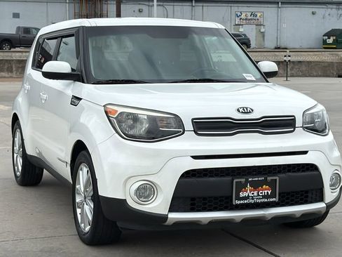 Used 2018 Kia Soul + FWD image 7