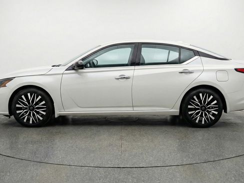 Used 2025 Nissan Altima 2.5 SV image 5
