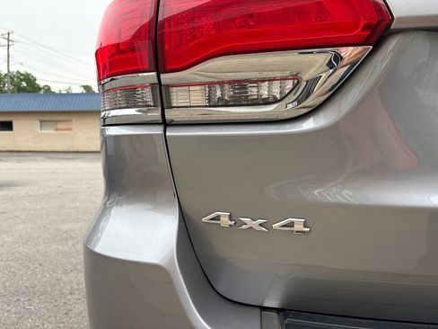 Used 2018 Jeep Grand Cherokee Limited AWD/4WD image 6