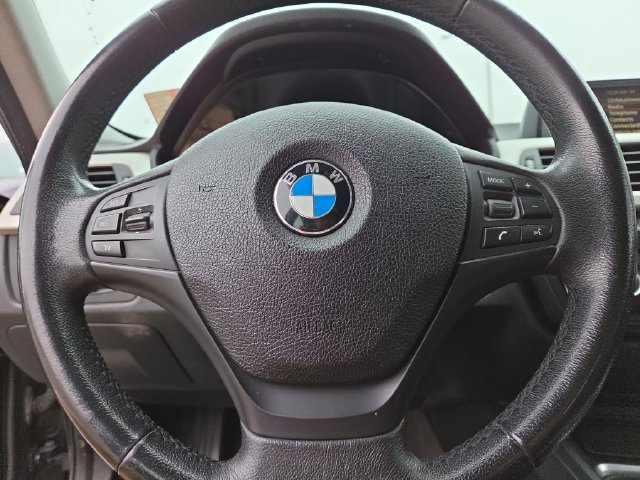 Used 2014 BMW 320i Sedan RWD image 16