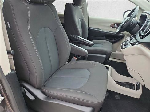 Used 2023 Chrysler Voyager LX FWD image 18