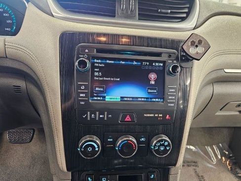 Used 2016 Chevrolet Traverse LT w/ Style and Technology Package FWD image 22