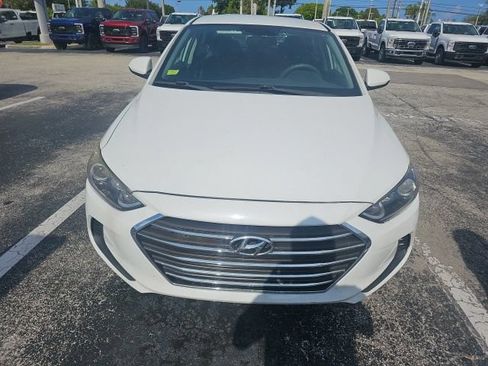 Used 2018 Hyundai Elantra SEL w/ Cargo Package FWD image 2