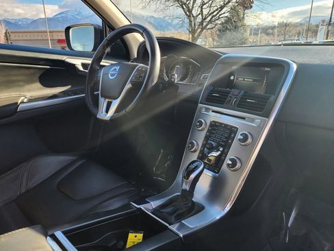 Used 2017 Volvo XC60 T6 Dynamic w/ Preferred Option Package image 18