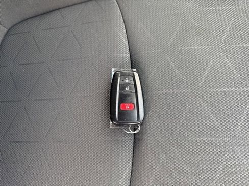 Used 2025 Toyota RAV4 XLE image 5