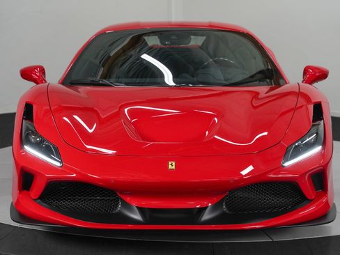 Used 2022 Ferrari F8 Tributo RWD image 9