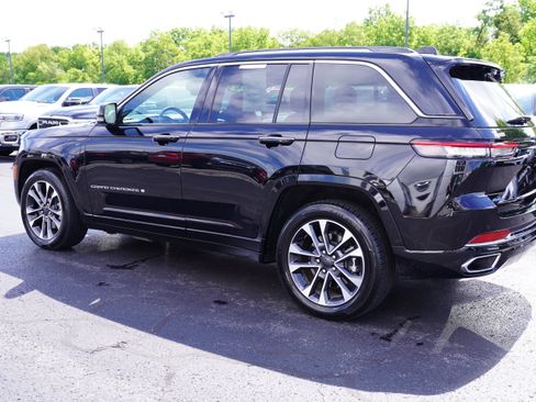 Certified 2023 Jeep Grand Cherokee Overland w/ Luxury Tech Group IV AWD/4WD image 9