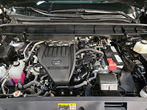 Used 2024 Toyota Highlander XLE image 19