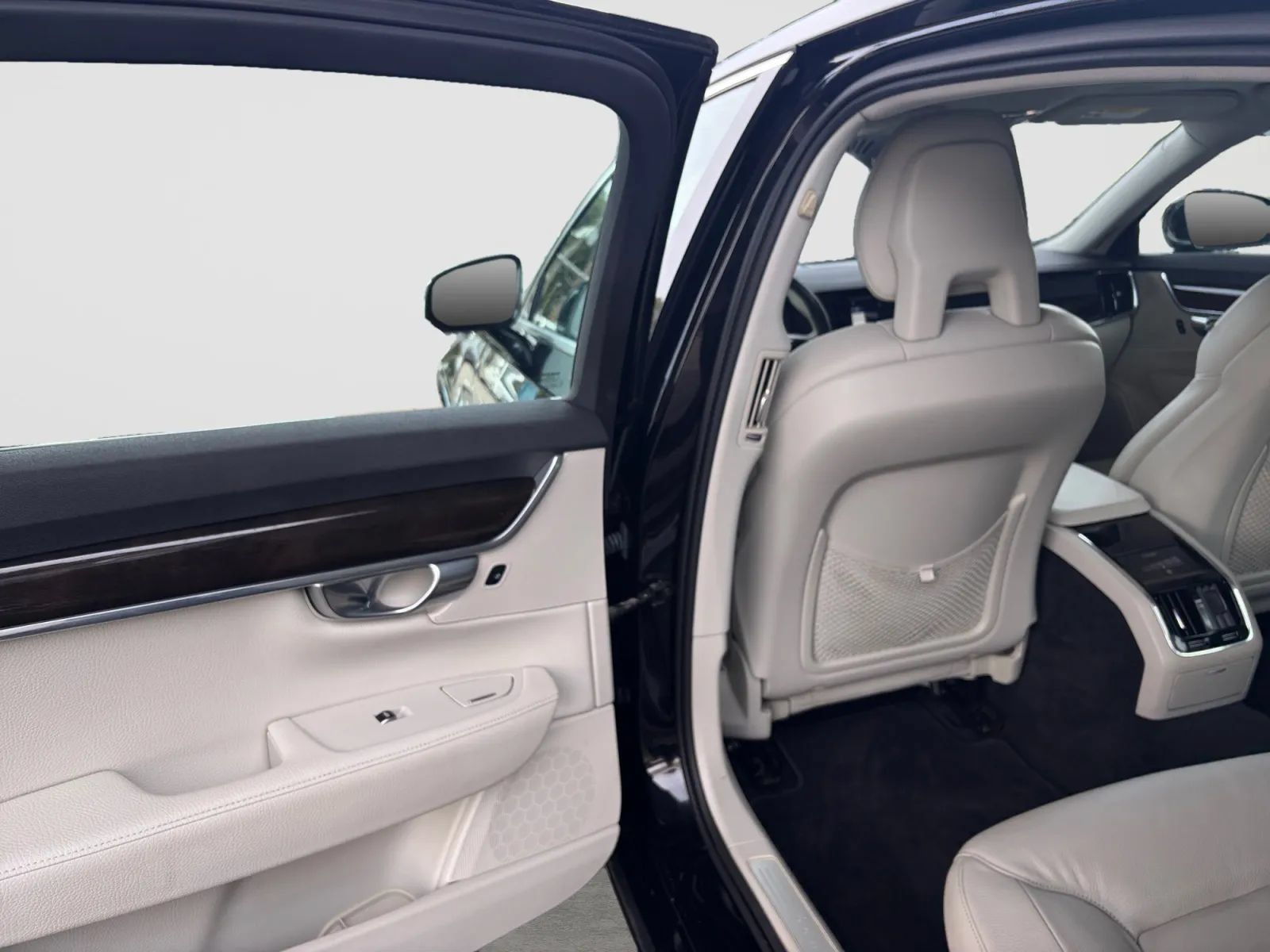 Used 2018 Volvo S90 T6 Momentum w/ Convenience Package AWD/4WD image 14
