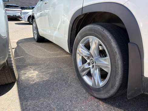 Used 2018 Toyota Highlander Limited AWD/4WD image 7