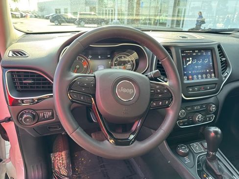 Used 2023 Jeep Cherokee Altitude Lux AWD/4WD image 16