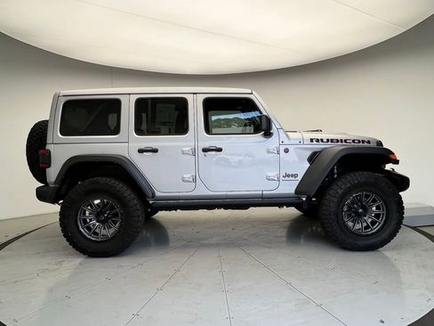 Used 2024 Jeep Wrangler Unlimited Rubicon w/ Technology Group image 22