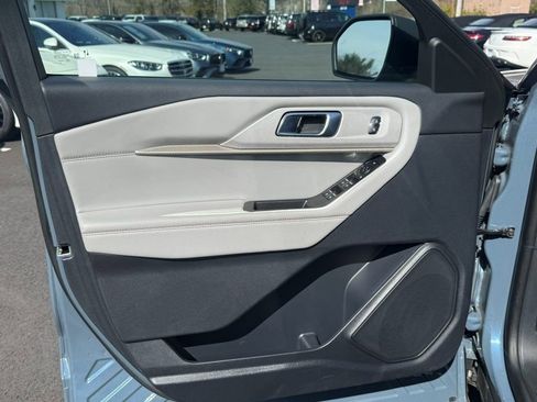 Used 2025 Ford Explorer Active w/ Active Comfort Package image 7