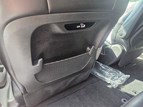 Used 2023 Chrysler Pacifica Touring-L FWD image 23