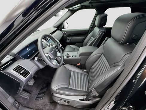 Used 2025 Land Rover Discovery S AWD/4WD image 18