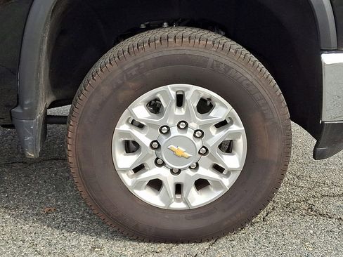 Used 2025 Chevrolet Silverado 2500 LT image 8