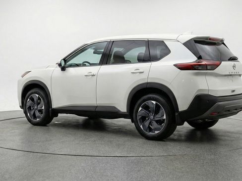 Used 2025 Nissan Rogue SV AWD/4WD image 6