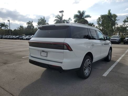 New 2025 Lincoln Navigator Reserve AWD/4WD image 4