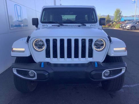 Used 2022 Jeep Wrangler Unlimited Sahara AWD/4WD image 9