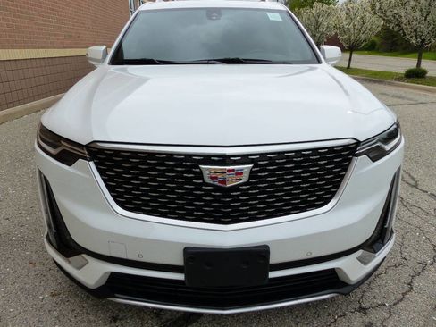 Used 2024 Cadillac XT6 Luxury w/ LPO, Floor Liner Package FWD image 12