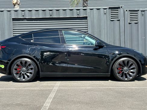 Used 2021 Tesla Model Y Performance image 9