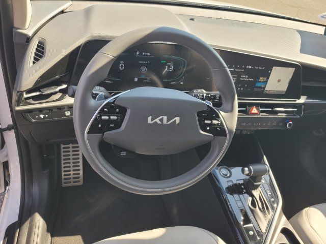 Used 2024 Kia Niro EX Touring FWD image 30