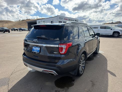 Used 2017 Ford Explorer Platinum image 5