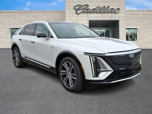 New 2025 Cadillac Lyriq Luxury image 2