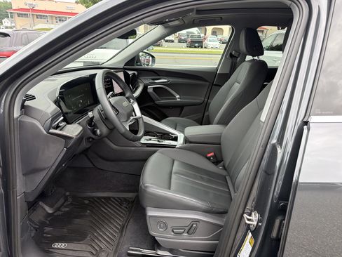 Certified 2025 Audi Q5 Premium w/ Convenience Package AWD/4WD image 6
