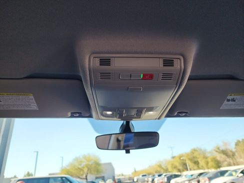 Used 2023 Volkswagen Tiguan S image 33