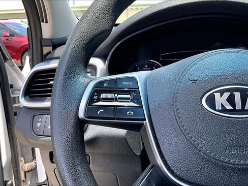 Used 2019 Kia Sorento FWD V6 image 21
