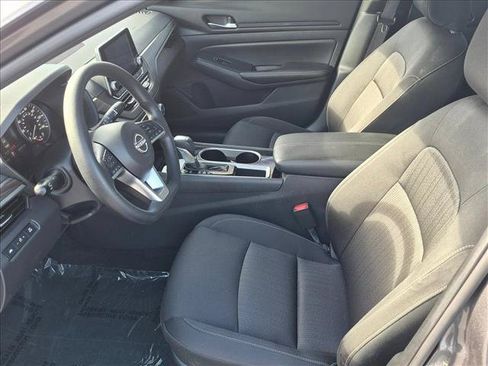Used 2024 Nissan Altima 2.5 SV FWD image 15