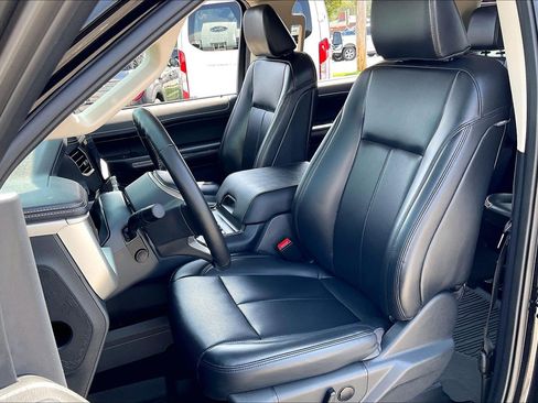 Used 2024 Ford Expedition XLT AWD/4WD image 23