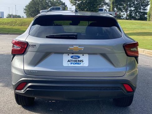 Used 2026 Chevrolet Trax LS FWD image 4