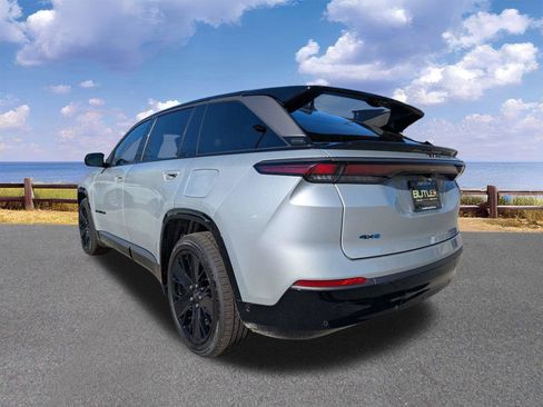 Used 2024 Jeep Wagoneer Launch Edition image 6