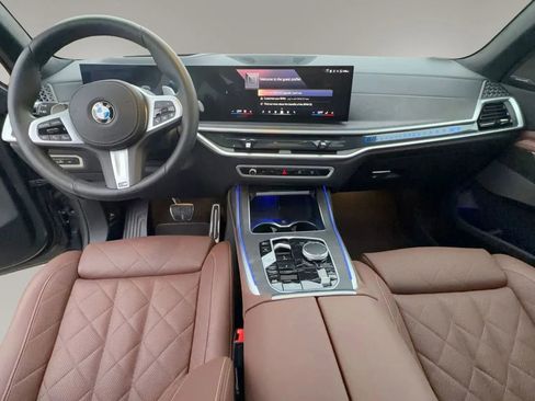 Used 2025 BMW X7 xDrive40i w/ M Sport Package image 9