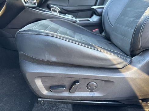 Used 2024 Mitsubishi Outlander SE image 18