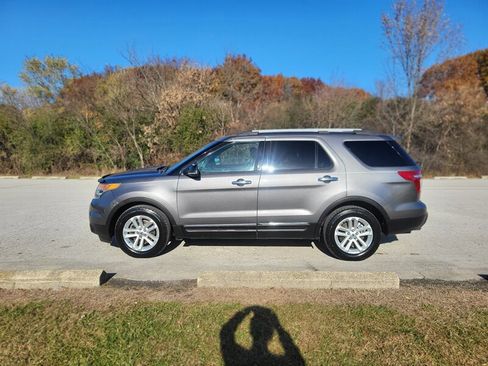 Used 2011 Ford Explorer XLT image 3