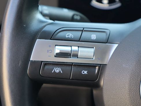 Used 2025 Hyundai Kona SEL FWD image 11