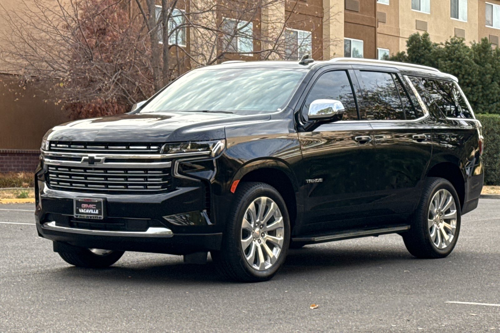 Used 2025 Chevrolet Tahoe Premier AWD/4WD image 9