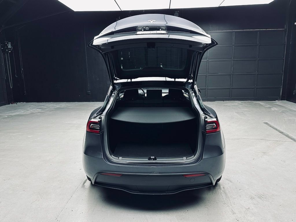 Used 2023 Tesla Model Y Long Range AWD/4WD image 37