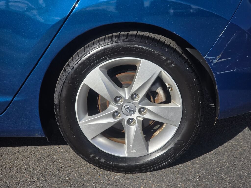 Used 2013 Hyundai Elantra GLS FWD image 10