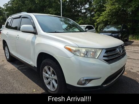 Used 2013 Toyota Highlander Plus AWD/4WD image 2